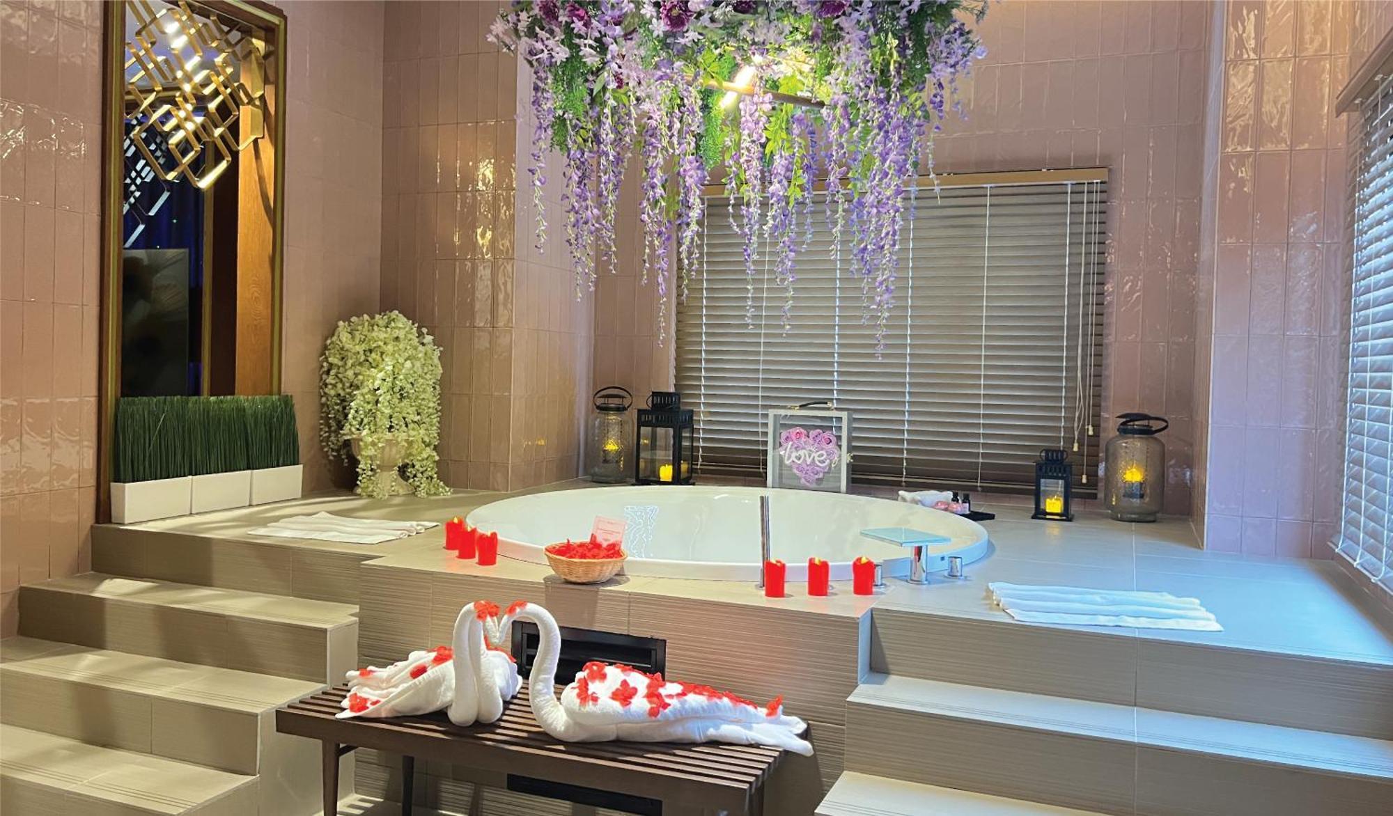 Love Nest with Bathtub