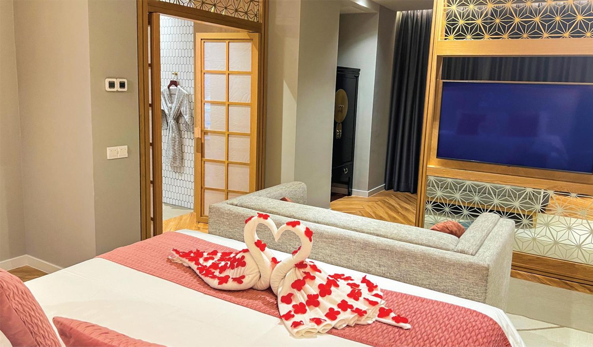 Sakura Suite with Bathtub